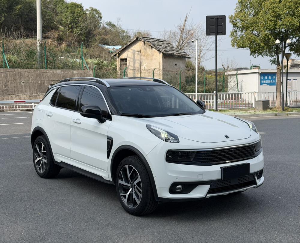 Lynk & Co 01 2017 модификация 2.0T 4WD Jin Pro Edition – фото 3