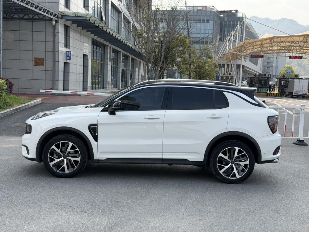 Lynk & Co 01 2017 модификация 2.0T 4WD Jin Pro Edition – фото 4