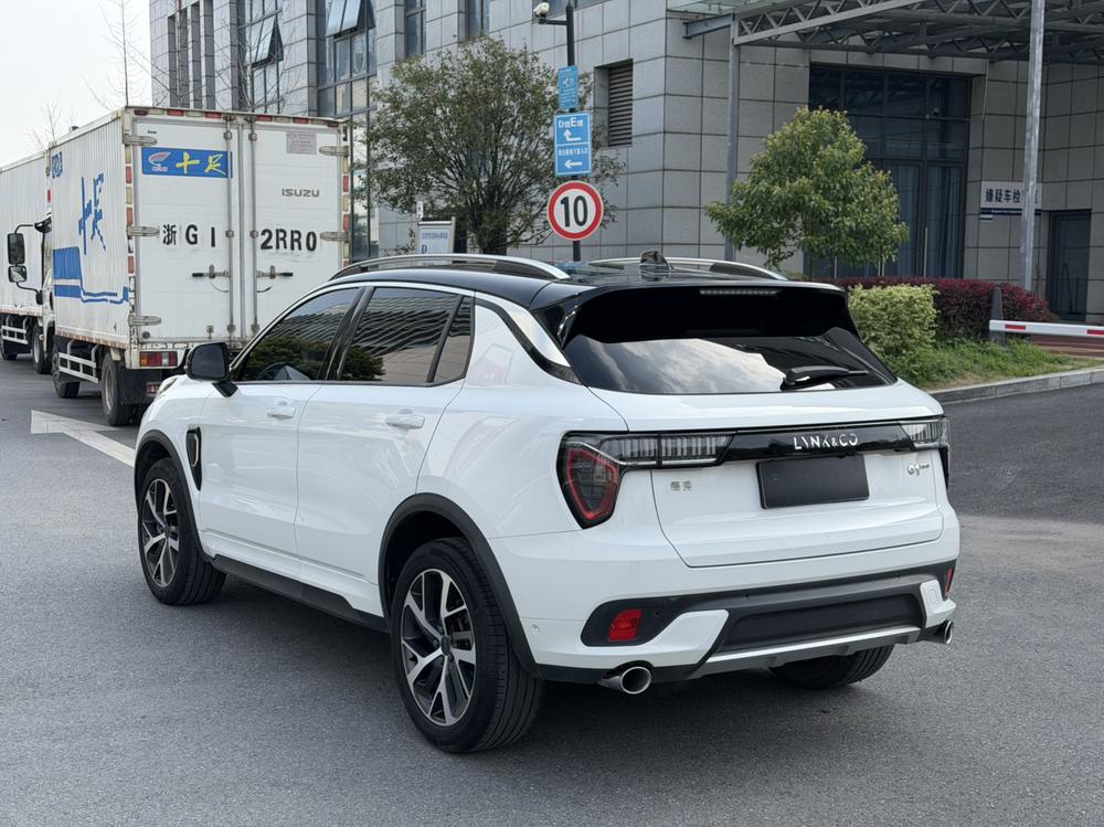 Lynk & Co 01 2017 модификация 2.0T 4WD Jin Pro Edition – фото 5