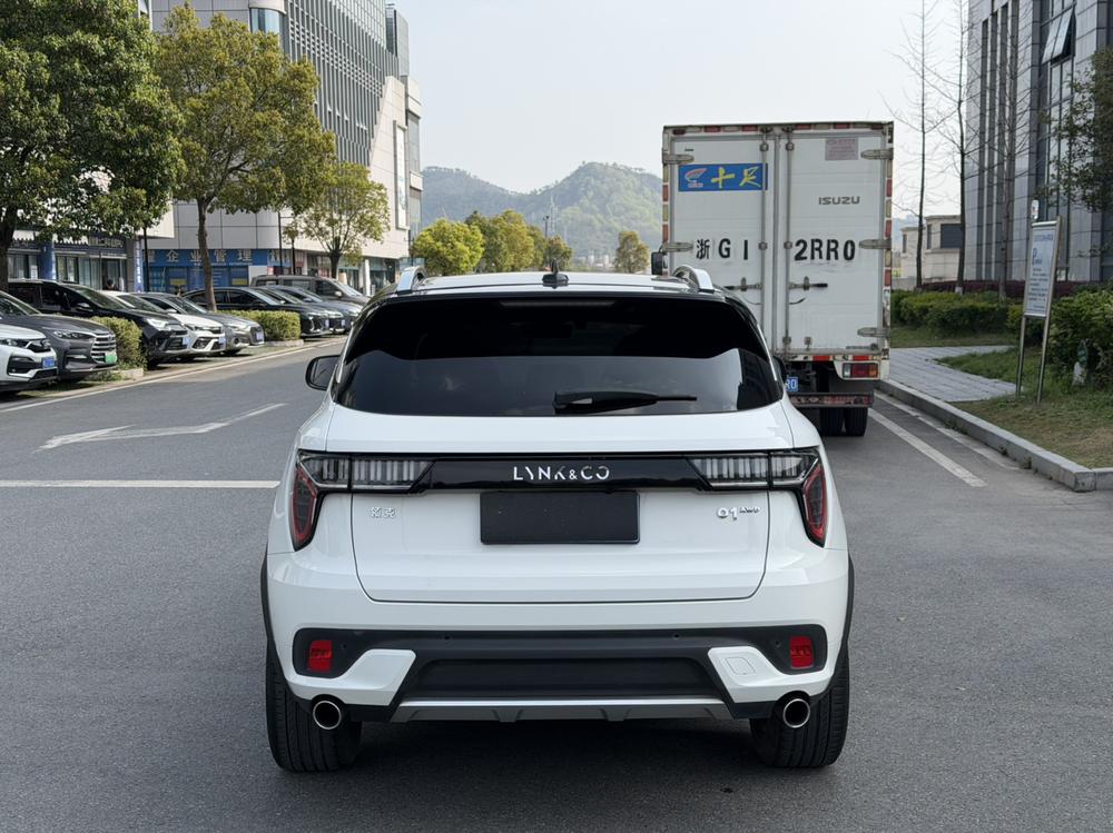 Lynk & Co 01 2017 модификация 2.0T 4WD Jin Pro Edition – фото 6