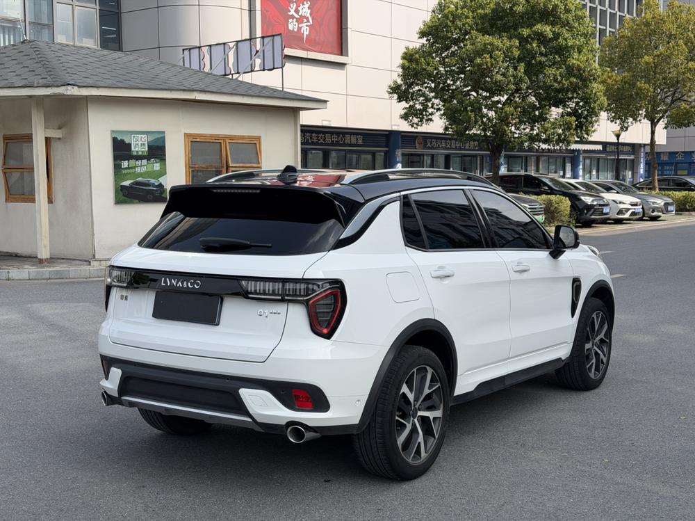 Lynk & Co 01 2017 модификация 2.0T 4WD Jin Pro Edition – фото 7