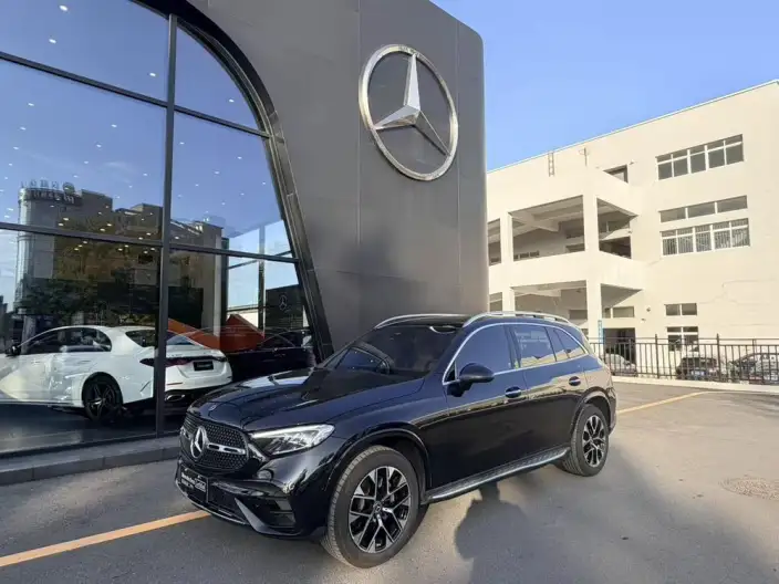 Mercedes-Benz GLC 2024 Model GLC 260 L 4MATIC Luxury Model 5 seat – фото 1