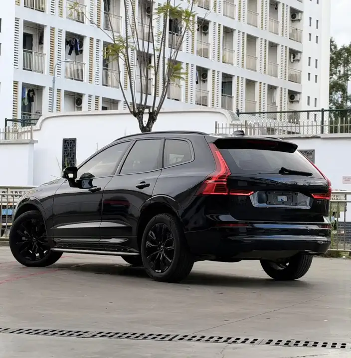 Volvo XC60 2023 Model B5 4WD Smart Range Deluxe Edition