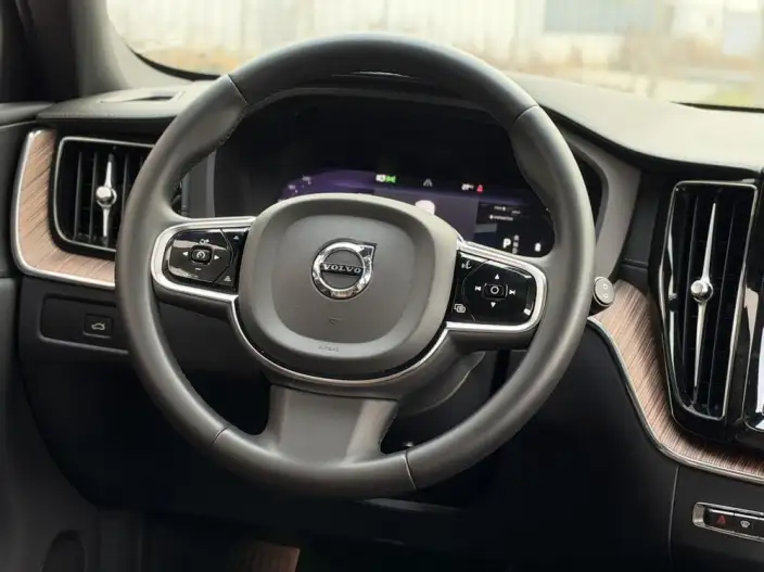 Volvo XC60 2023 Model B5 4WD Smart Range Deluxe Edition – фото 9