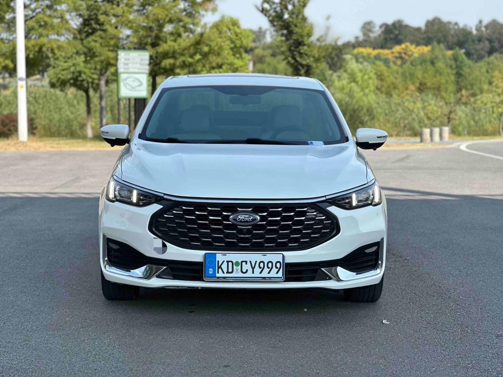 Ford Focus 2021 1.5L Automatic Diamond – фото 2