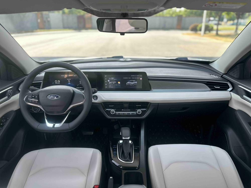 Ford Focus 2021 1.5L Automatic Diamond – фото 10