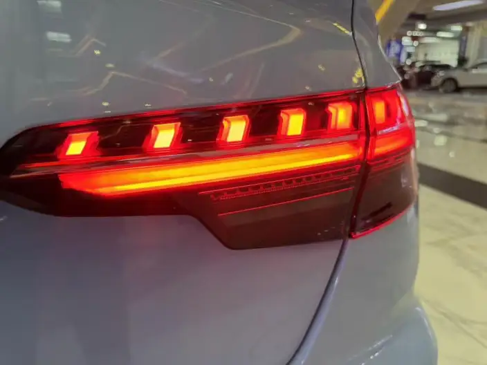 Audi A4 L 2024 Model 40 TFSI Luxury Dynamic Model – фото 9