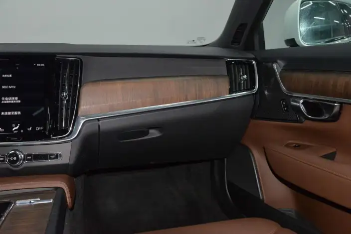 Volvo V90 2021 Model Cross Country B5 AWD Zhiyuan Edition – фото 9