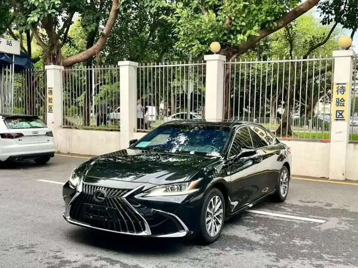 Lexus ES 2022 Model 200 Superior Edition – фото 1