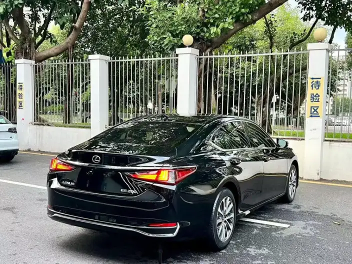 Lexus ES 2022 Model 200 Superior Edition – фото 5