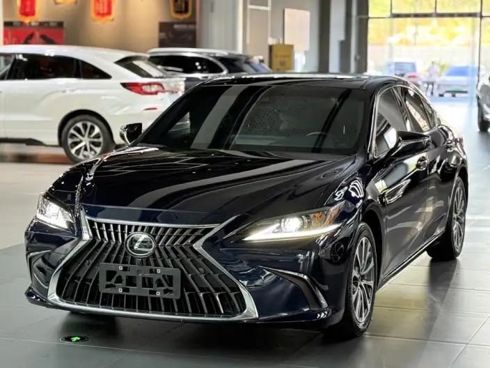 Lexus ES 2022 Model 300h Superior Edition – фото 1