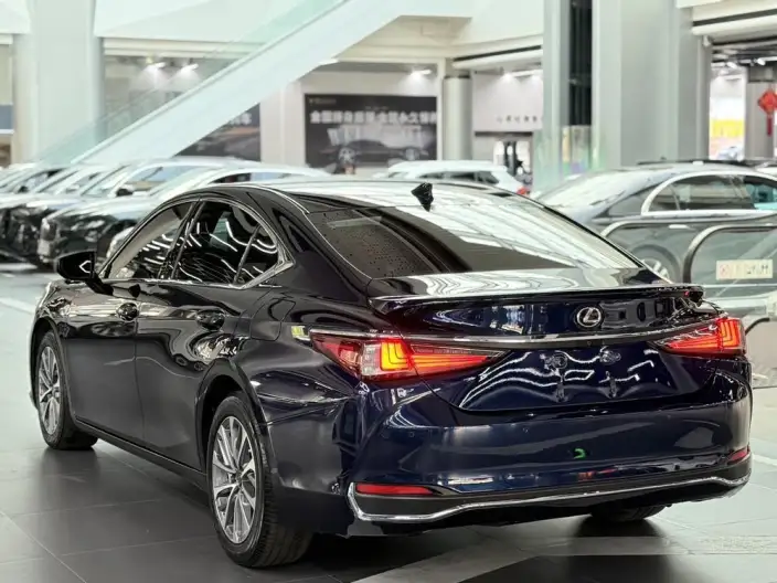 Lexus ES 2022 Model 300h Superior Edition – фото 4