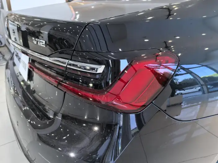 BMW 7 Series 2019 Model M760Li xDrive V12 Luxury Set – фото 10