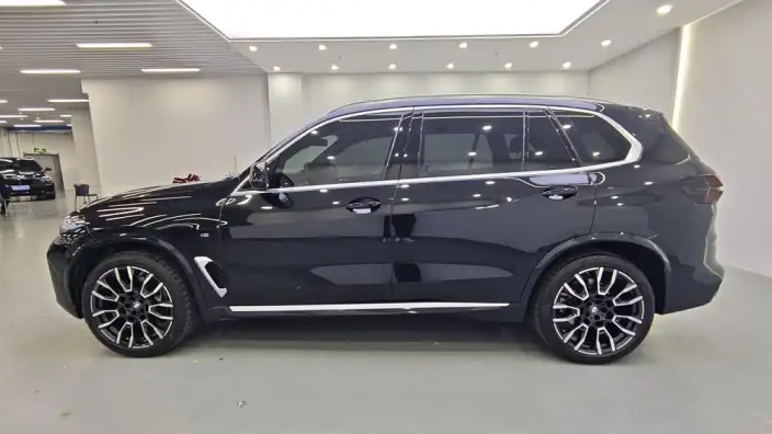 BMW X5 2023 Model xDrive40Li M Sports Set – фото 4