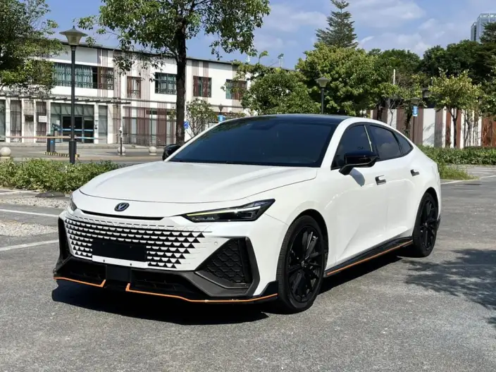 Changan UNI-V 2022 Model 1.5T Sports Edition – фото 1