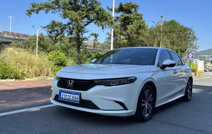 Model Ge 2023 Model 240TURBO CVT Technology Edition – фото 1