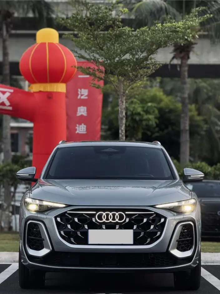 Audi Q5L 2026 Model 2.0T 10M Users Edition Edition – фото 2