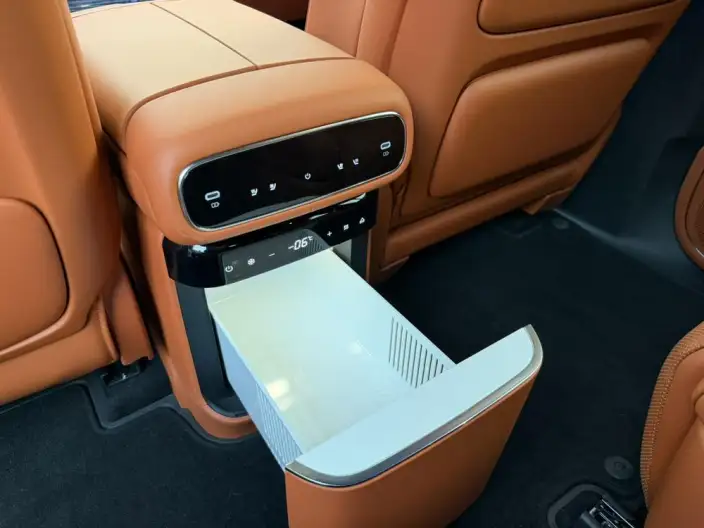 Geely M9 2025 Model 210km 4WD Pilot Edition – фото 7