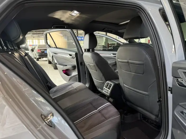 Volkswagen Golf 2023 Model Facelift 280TSI DSG R-Line – фото 7