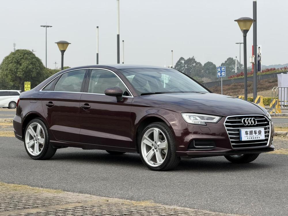 Audi A3 2017 модификация Limousine 40 TFSI Fashion тип – фото 3