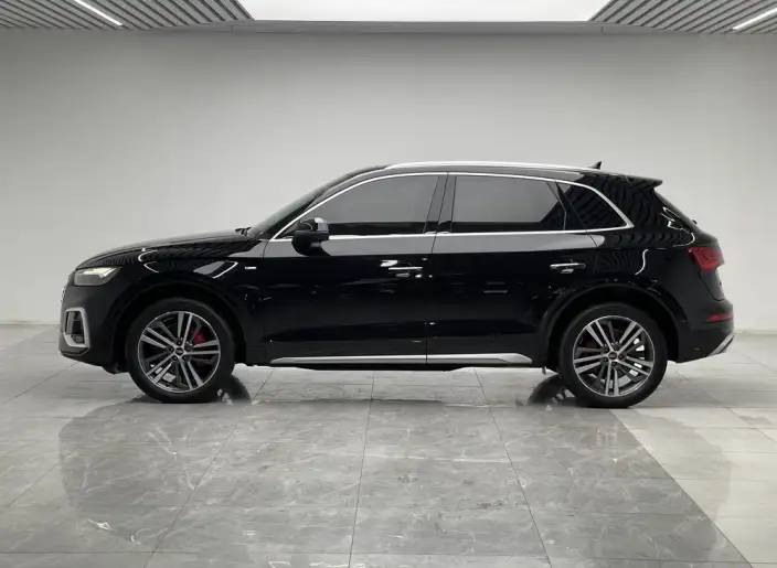 Audi Q5L 2022 Model 40T Luxury Dynamic Model – фото 4