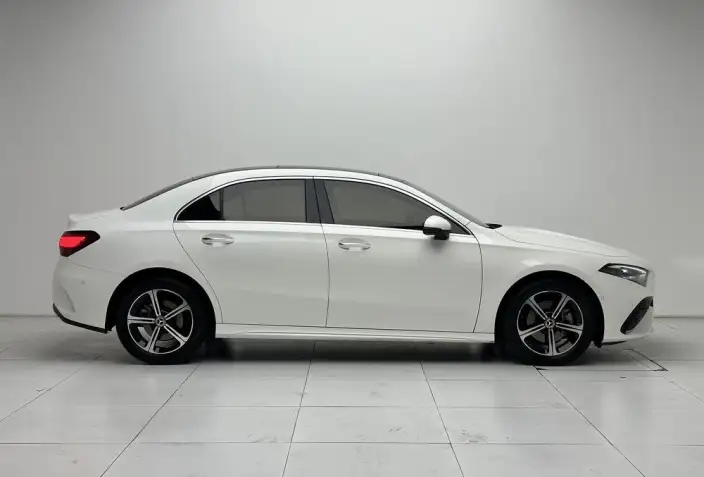 Mercedes-Benz A-class 2024 Model Facelift II A 200 L Fashion Edition – фото 8