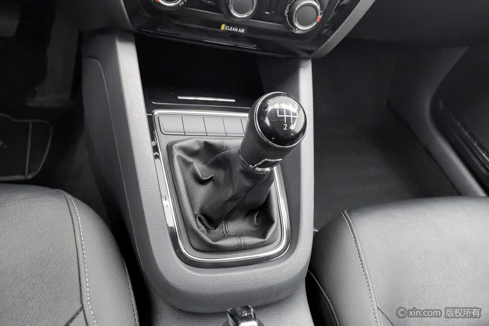 Volkswagen Sagitar 2015 1.6L Manual Comfort – фото 15