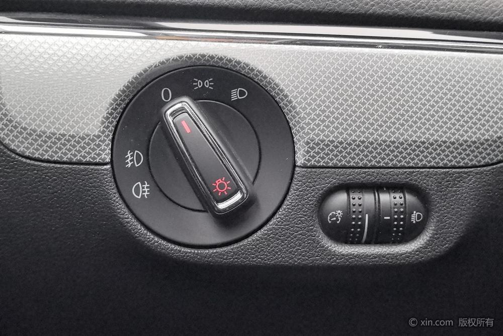 Volkswagen Sagitar 2015 1.6L Manual Comfort – фото 16