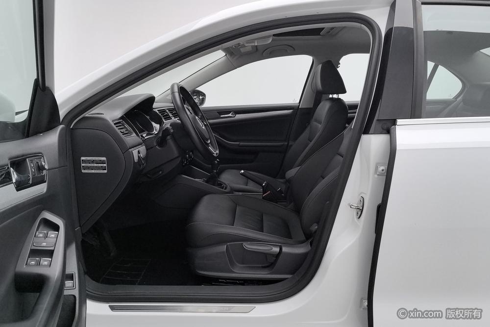 Volkswagen Sagitar 2015 1.6L Manual Comfort – фото 18