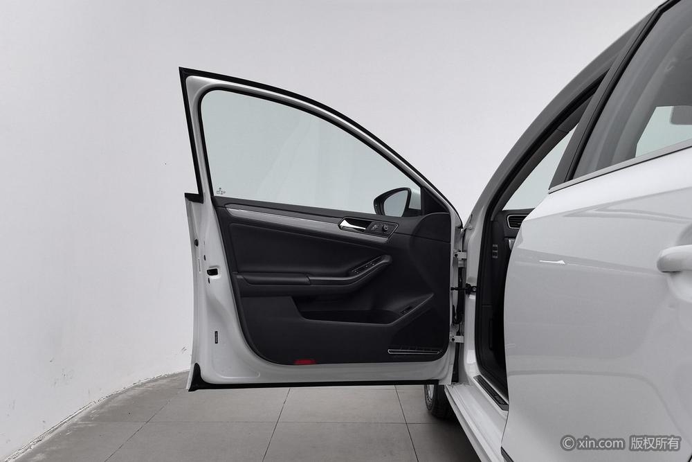 Volkswagen Sagitar 2015 1.6L Manual Comfort – фото 21