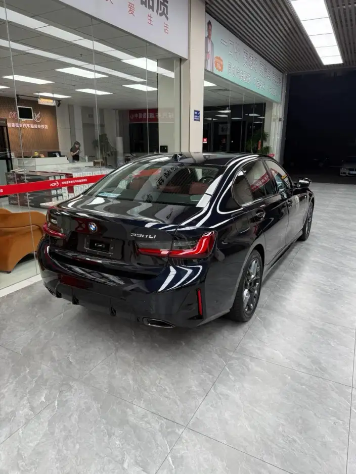 BMW 3 Series 2026 Model 330Li M Sports Night Set – фото 3