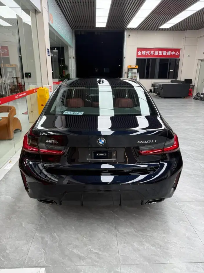 BMW 3 Series 2026 Model 330Li M Sports Night Set – фото 4