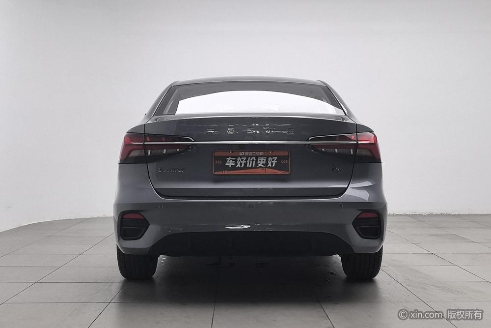 Roewe i5 2021 1.5L Manual Diamond Edition – фото 3