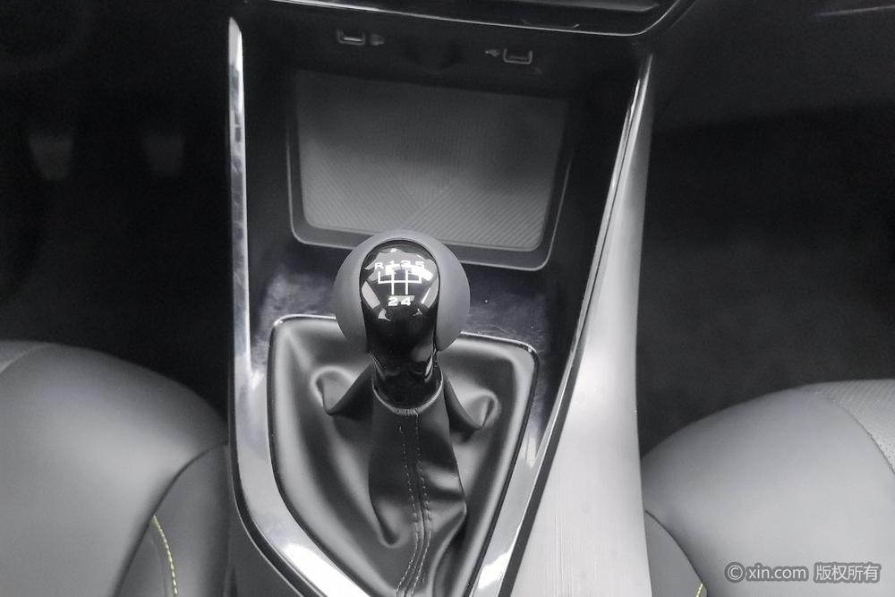 Roewe i5 2021 1.5L Manual Diamond Edition – фото 15