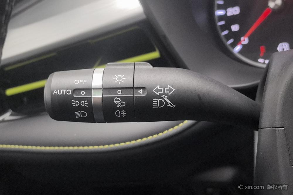 Roewe i5 2021 1.5L Manual Diamond Edition – фото 16