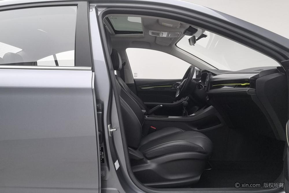 Roewe i5 2021 1.5L Manual Diamond Edition – фото 24