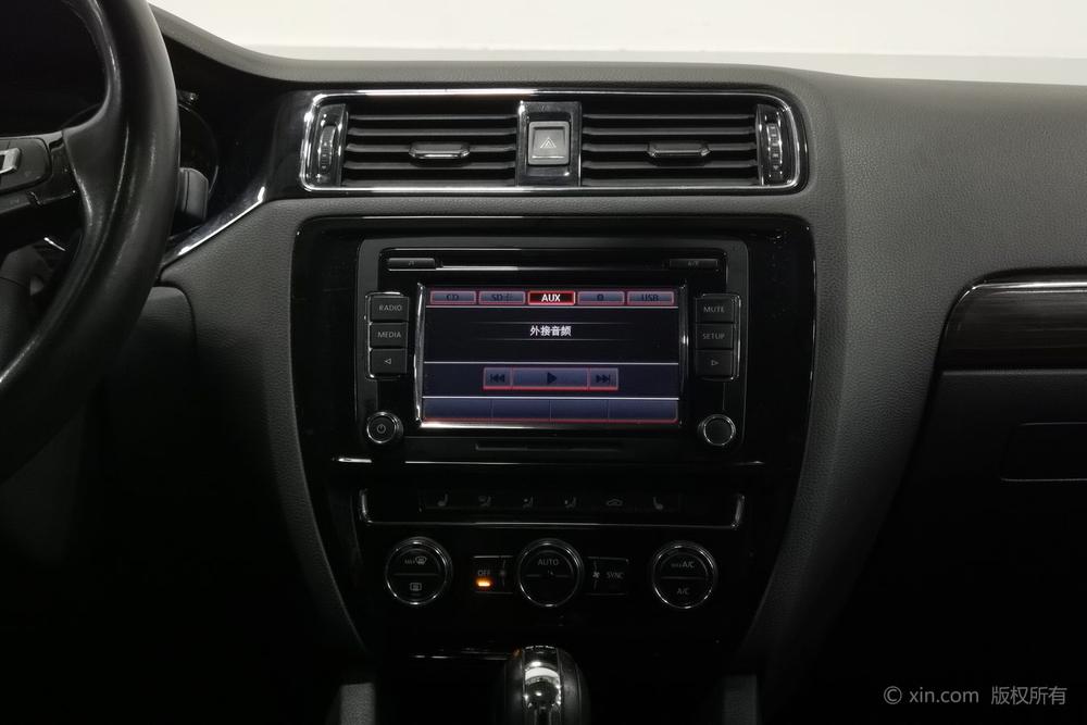 Volkswagen Sagitar 2015 230TSI Automatic Luxury – фото 13