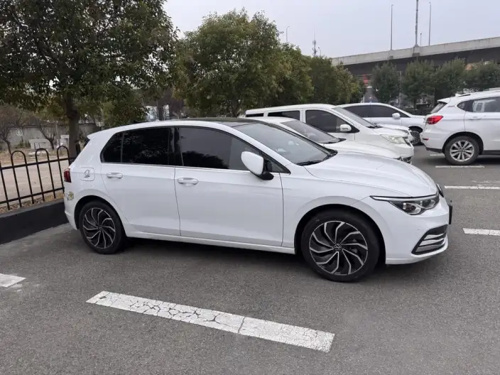 Volkswagen Golf 2023 Model 280TSI DSG Pro – фото 4