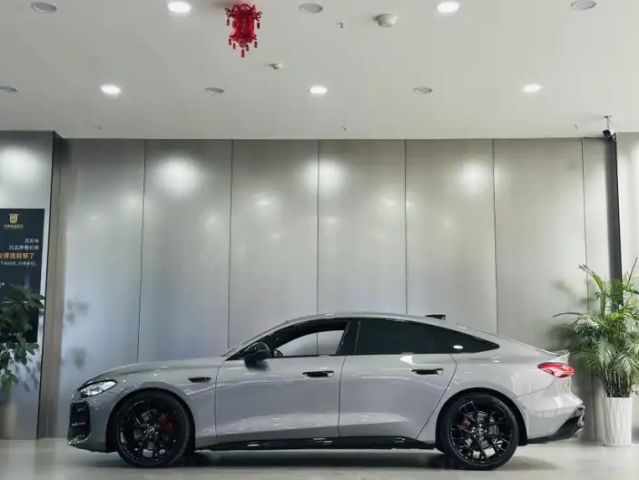Audi A5 L Sportback 2026 Model 2.0TFSI quattro 150kW First Edition Limited edition – фото 4