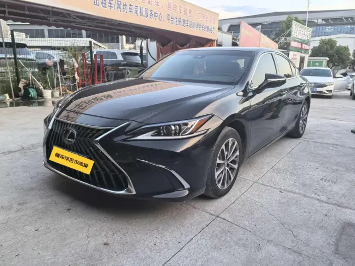 Lexus ES 2023 Model 260 Superior Edition
