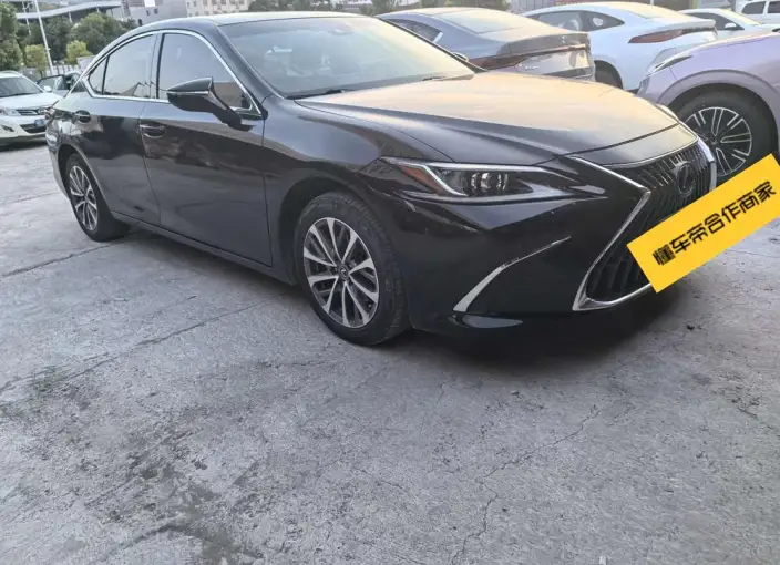 Lexus ES 2023 Model 260 Superior Edition