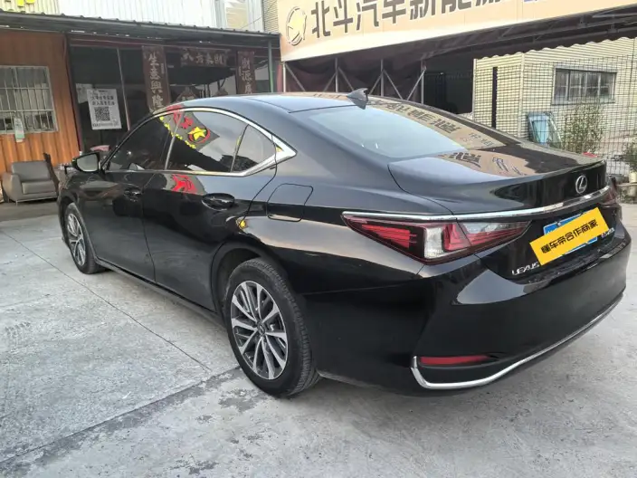 Lexus ES 2023 Model 260 Superior Edition