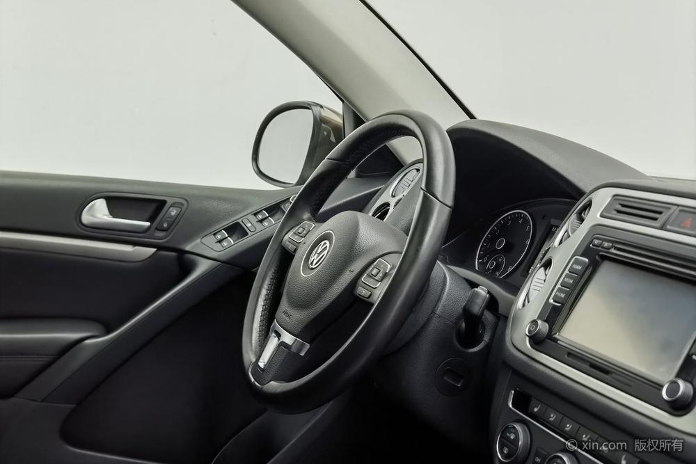 Volkswagen Tiguan 2015 1.8 TSI Automatic AWD Luxury – фото 8