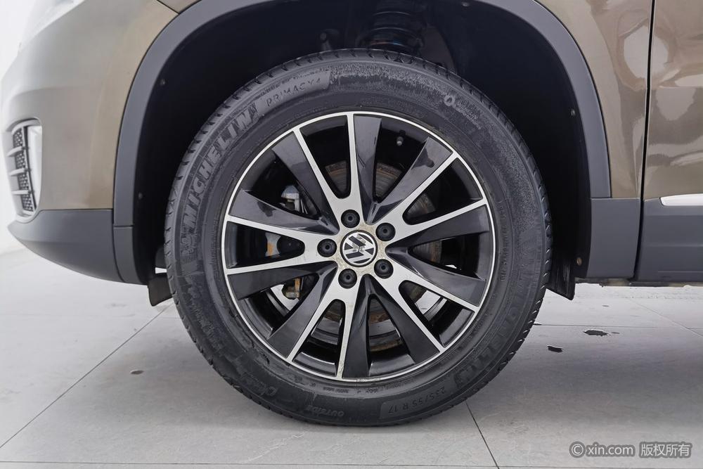 Volkswagen Tiguan 2015 1.8 TSI Automatic AWD Luxury – фото 9