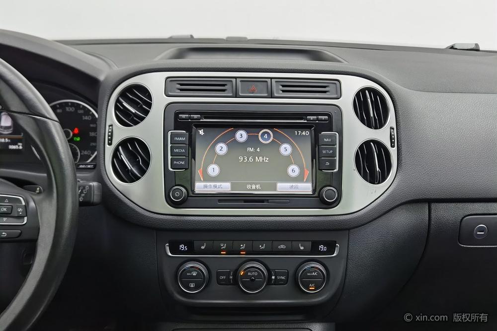 Volkswagen Tiguan 2015 1.8 TSI Automatic AWD Luxury – фото 14