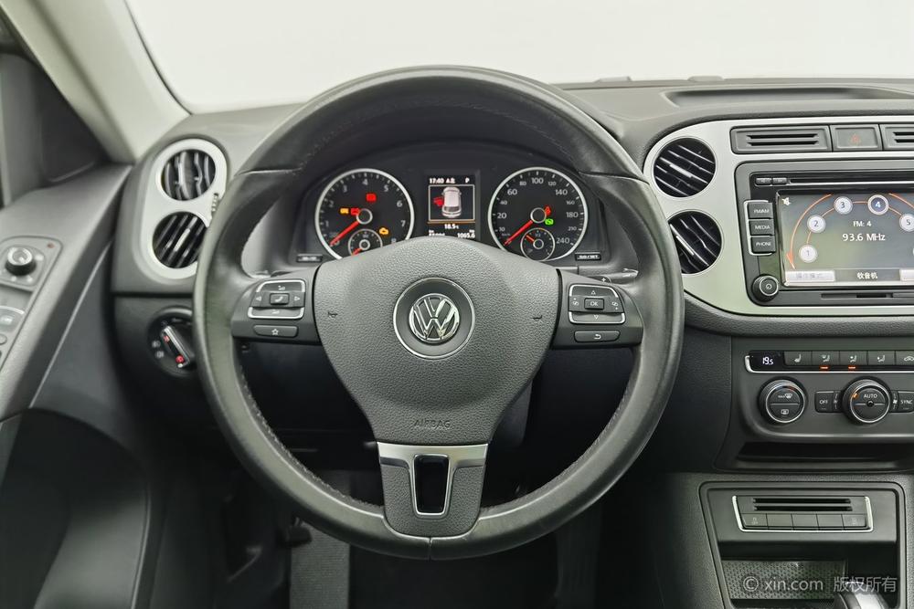 Volkswagen Tiguan 2015 1.8 TSI Automatic AWD Luxury – фото 15