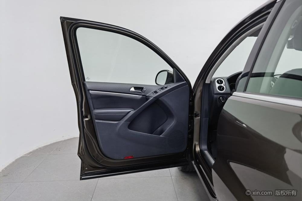 Volkswagen Tiguan 2015 1.8 TSI Automatic AWD Luxury – фото 21