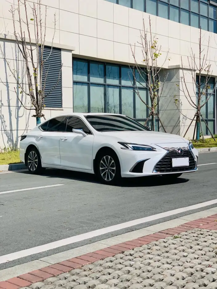 Lexus ES 2025 Model 200 Premium