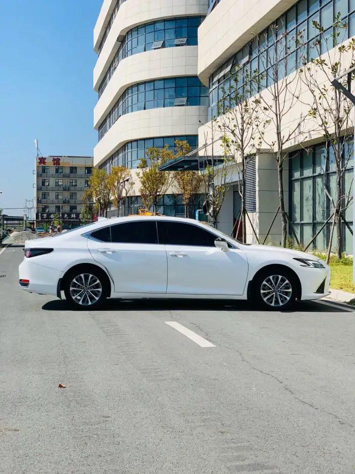Lexus ES 2025 Model 200 Premium – фото 9