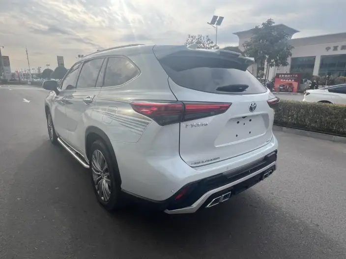 Toyota Highlander 2022 Model Hybrid 2.5L 4WD Premium Edition 7 seat – фото 4